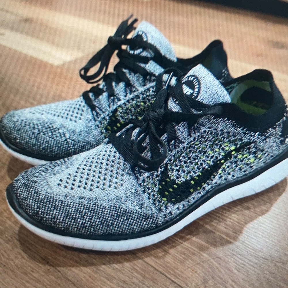 Nike NWOT Flyknit Running shoes